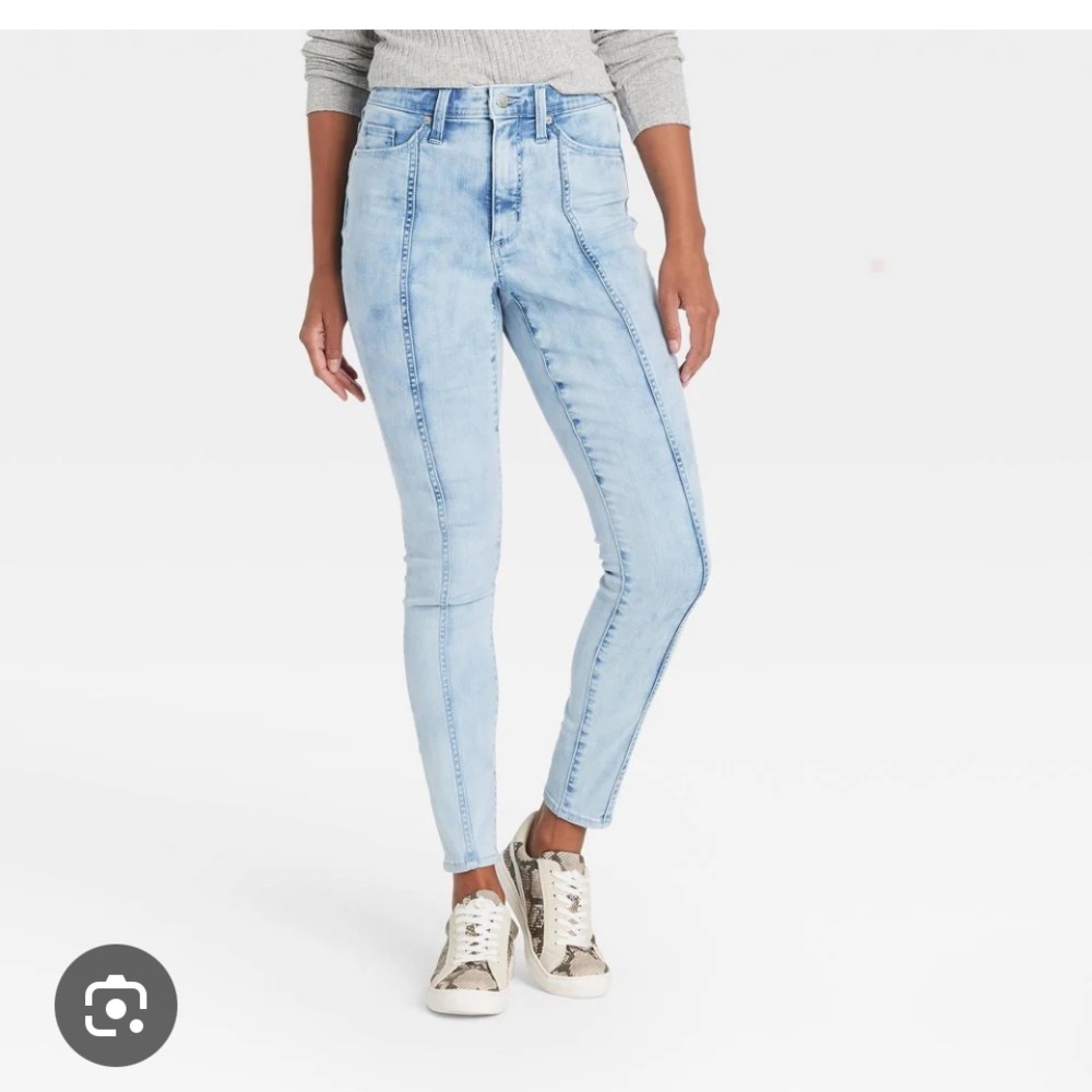 Simply Vera’s Women's Light Blue Jeans - Picture 2 of 14